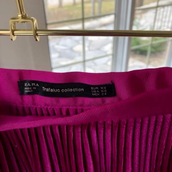 Pink Velvet Pleated Zara Skirt - Midi - Picture 4 of 4